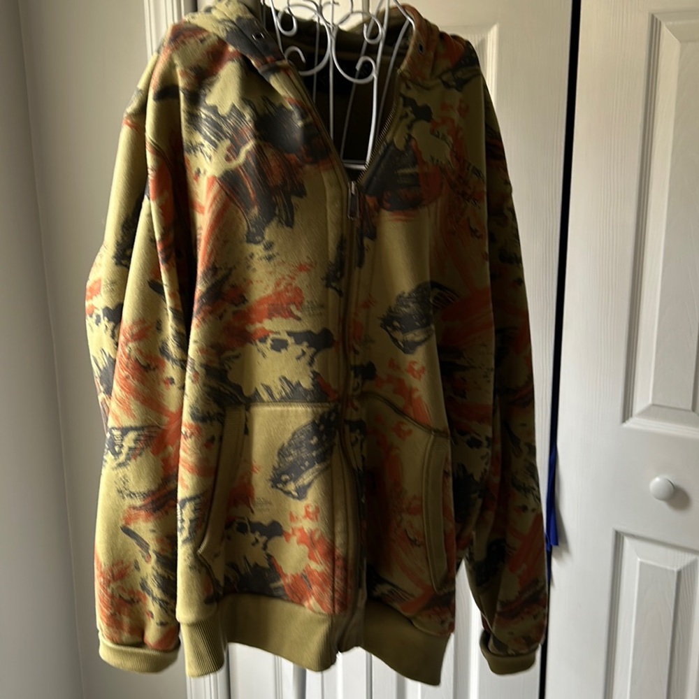 Harley Davidson sweatshirt love this hate to part with it but I lost weight